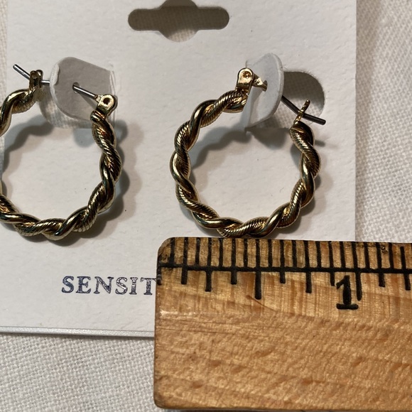 NWOTCROFT & BARROW goldtone med. sz.  twisted rope Earrings $15 - Picture 3 of 3